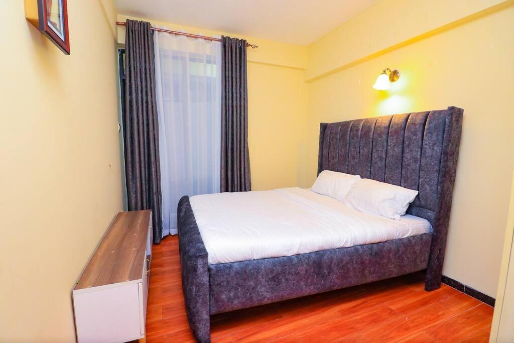 Luxury 1 BED apartment with extra bed Kilimani Nairobi Kenya view 4