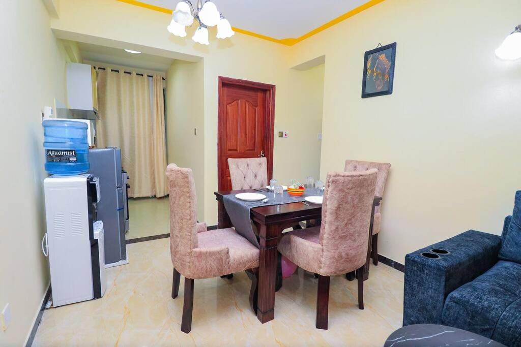 Luxury 1 BED apartment with extra bed Kilimani Nairobi Kenya view 5