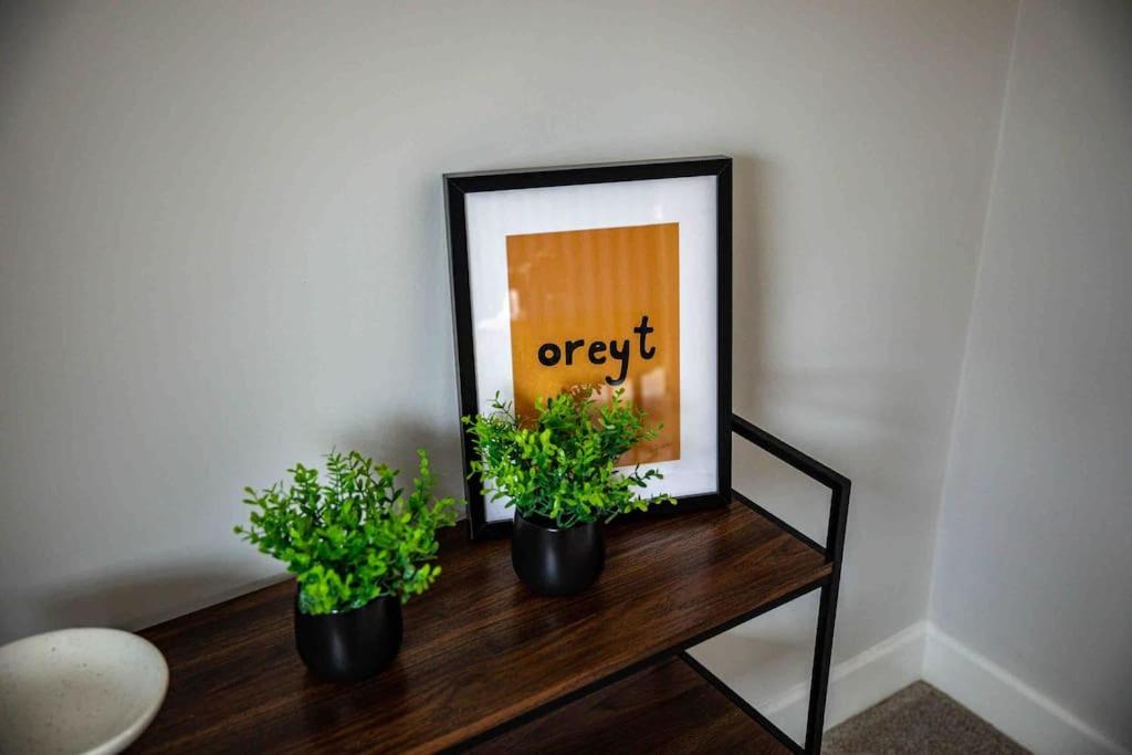 Barnsley Stay, Work Trips, Contractors, Sleeps 7 & Parking view 2