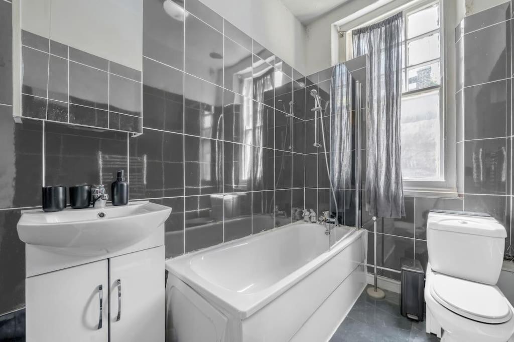 DYC Oxford Street - Selfridges - 3bed with lift