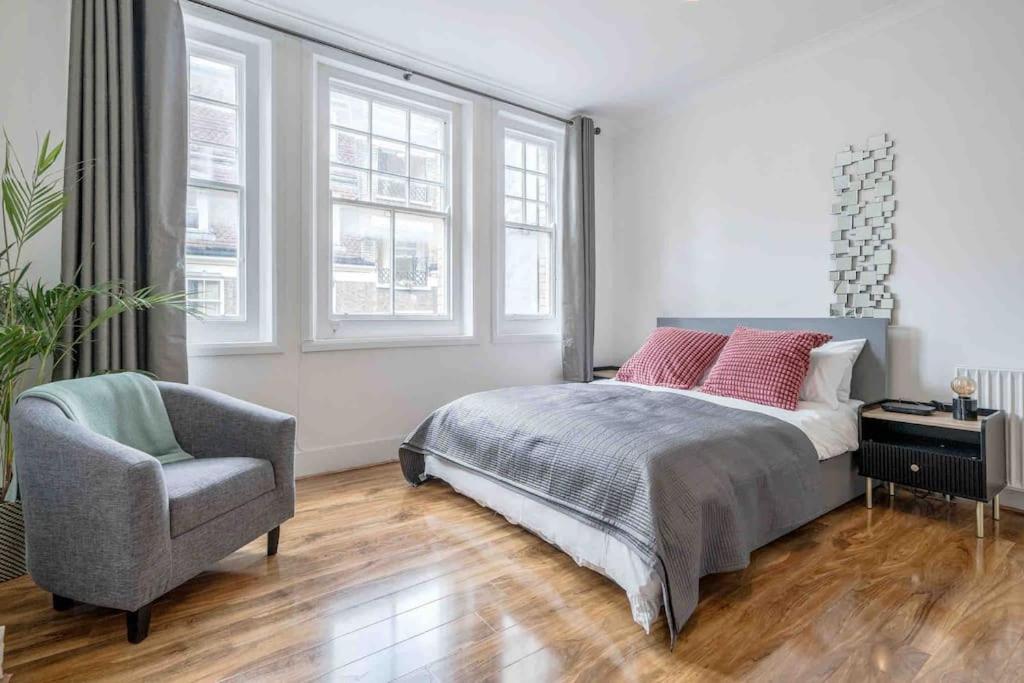 DYC Oxford Street - Selfridges - 3bed with lift