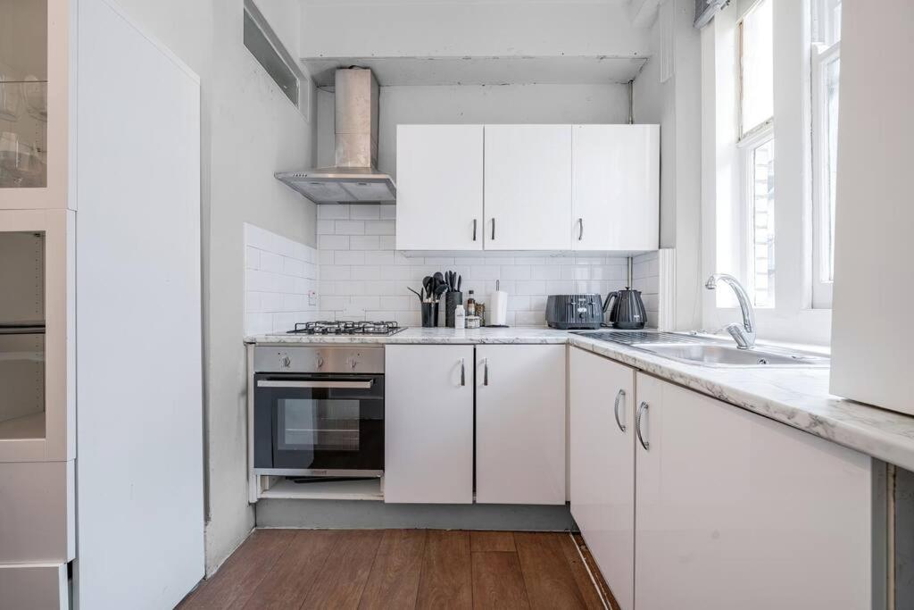 DYC Oxford Street - Selfridges - 3bed with lift