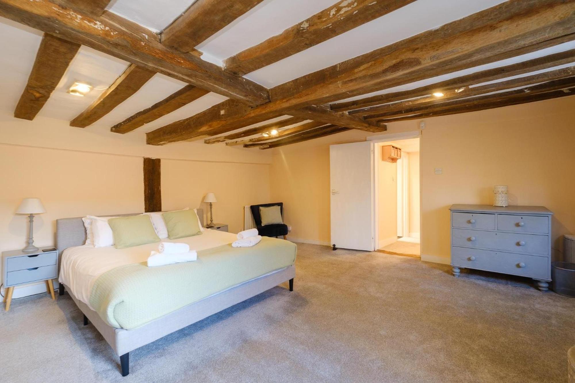Hill House Apartment