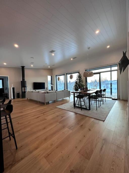 Luxury Arctic Villa With Hot tube & Stunning River View view 4