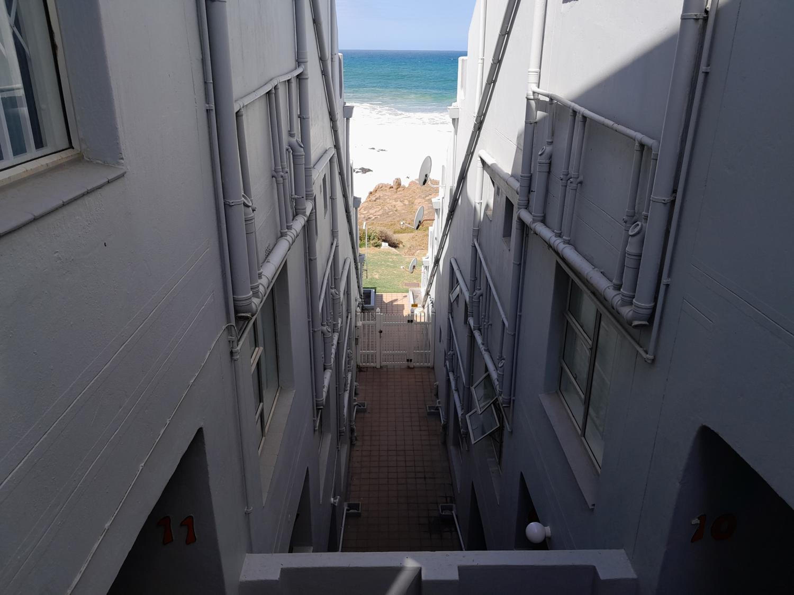 Nomads Nook 7 Sea view 6 Sleeper view 5