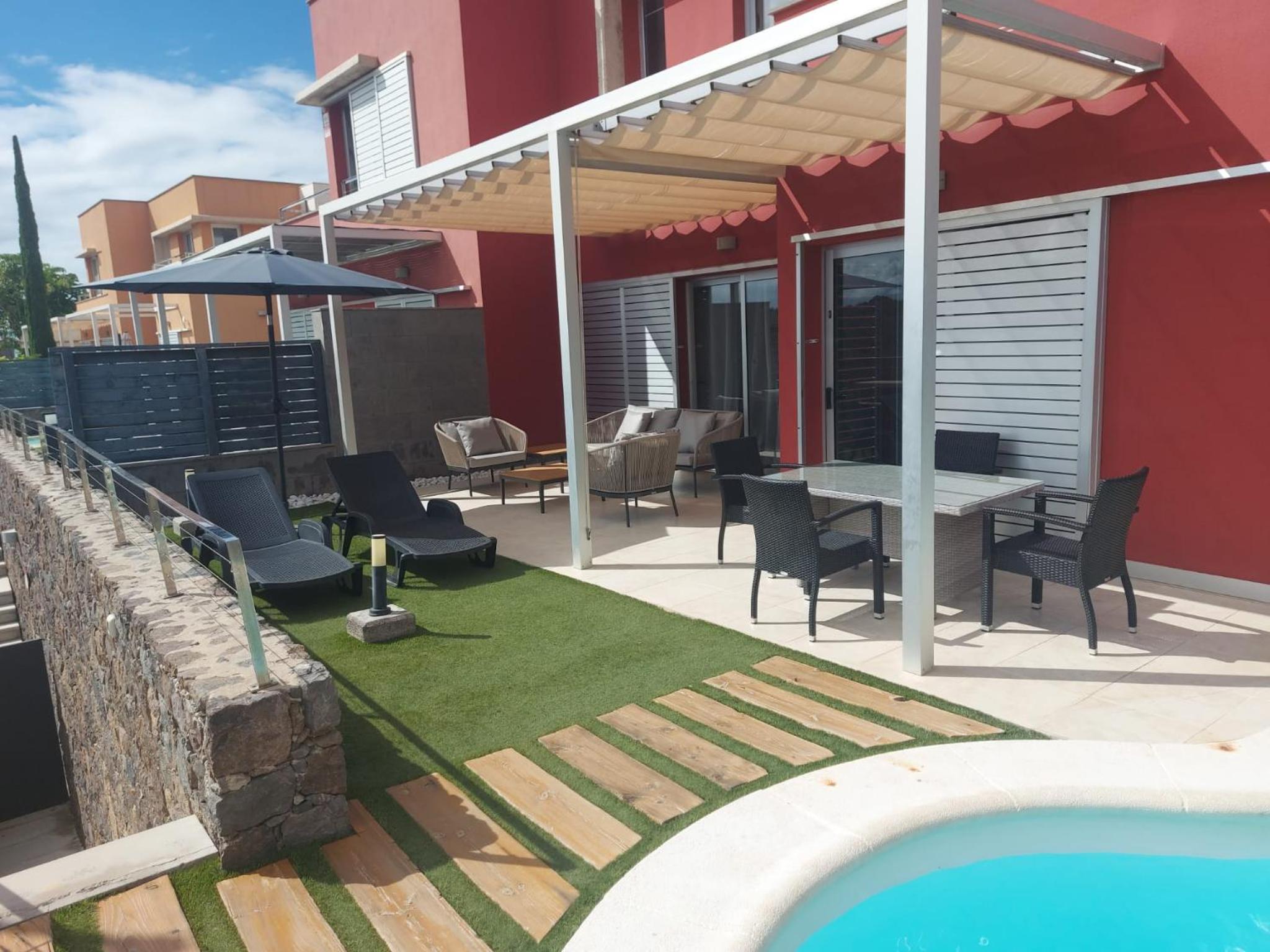 Villa Vista Golf Salobre - Maspalomas self-sufficient with pool heating