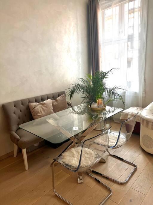 Royal Neighbourhood Elegant Flat In Central Oslo view 2