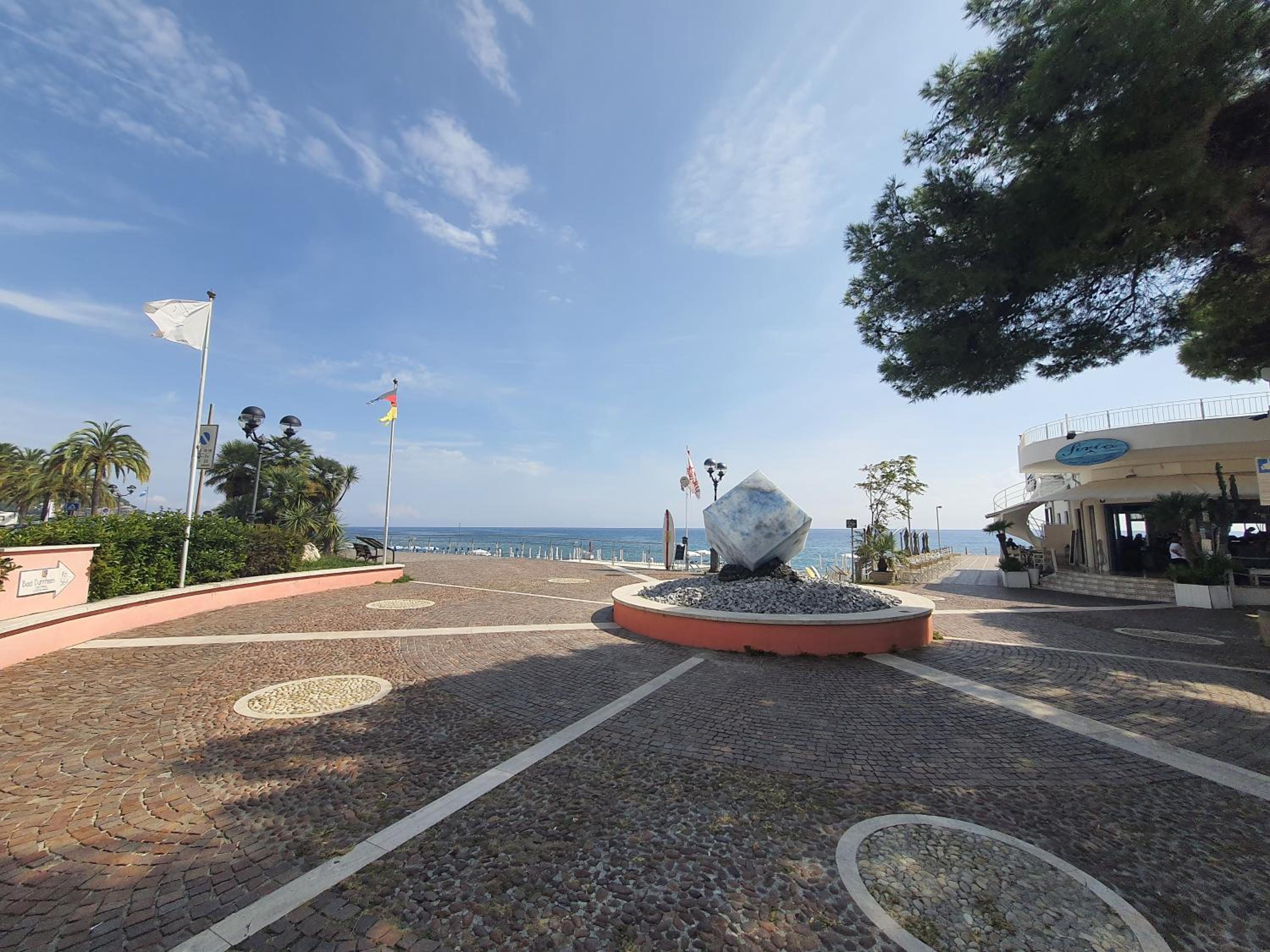 Appartamento in centro a 30m dal mare view 5