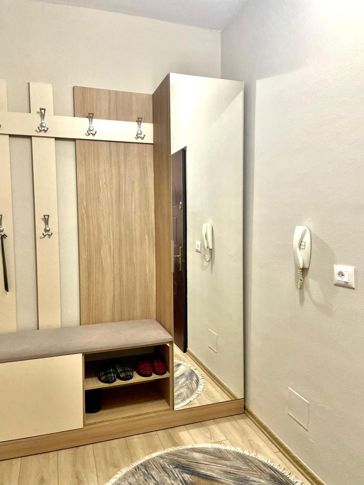Adra's apartment