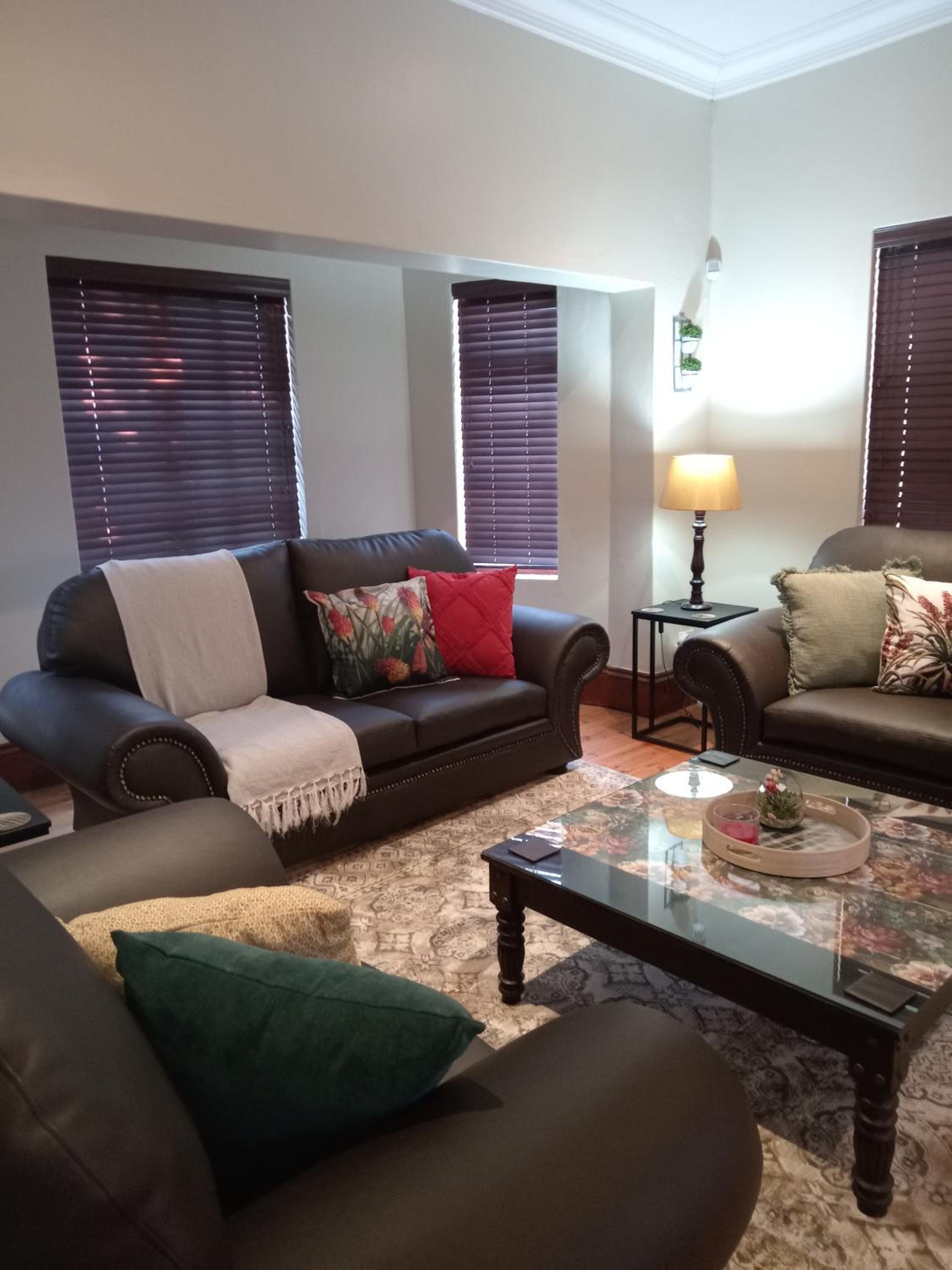 Fancy Pansy 4: Secure Modern 2 bed family home view 5