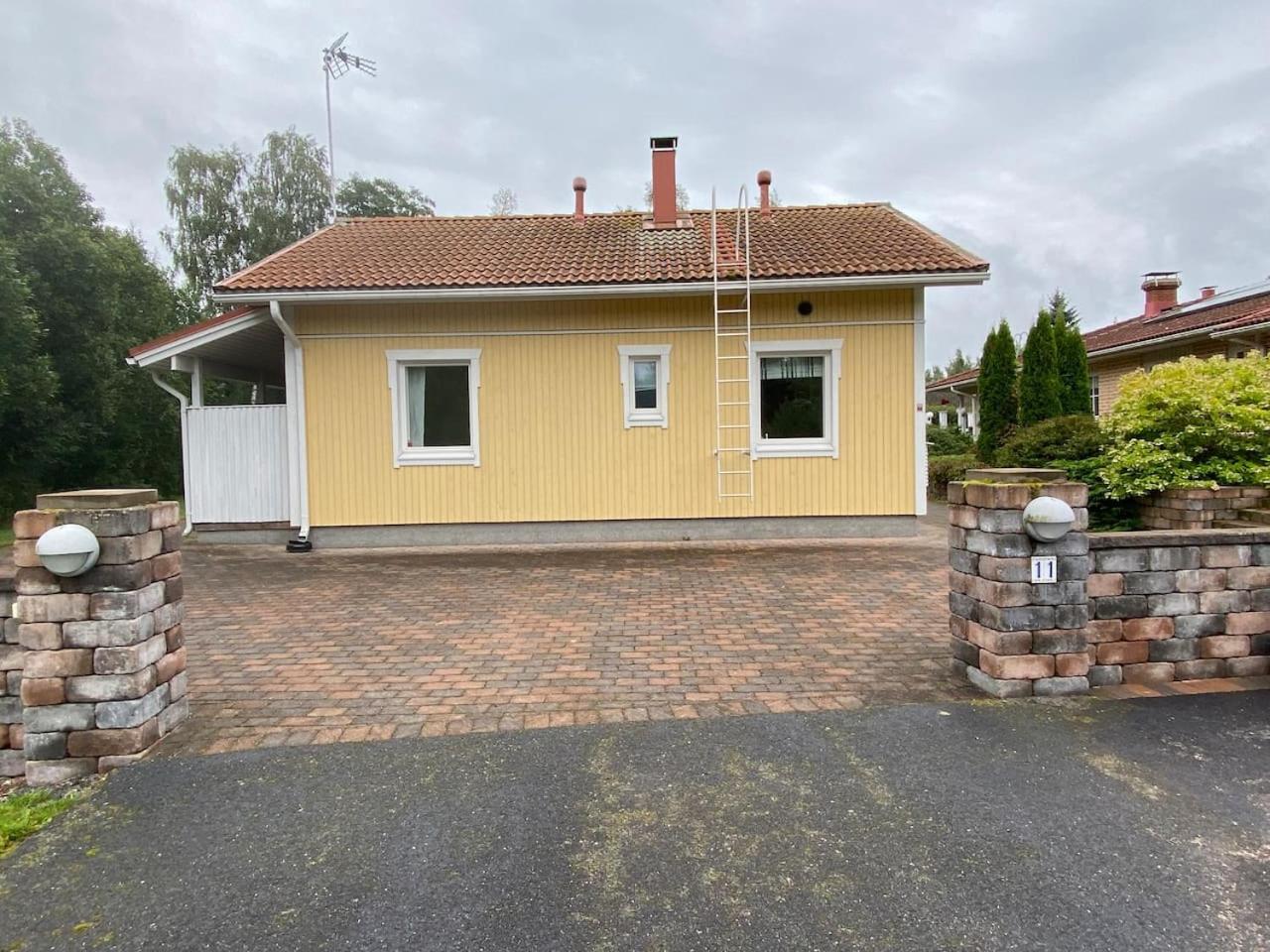 Talo Merikarvian keskustassa lähellä Merta!