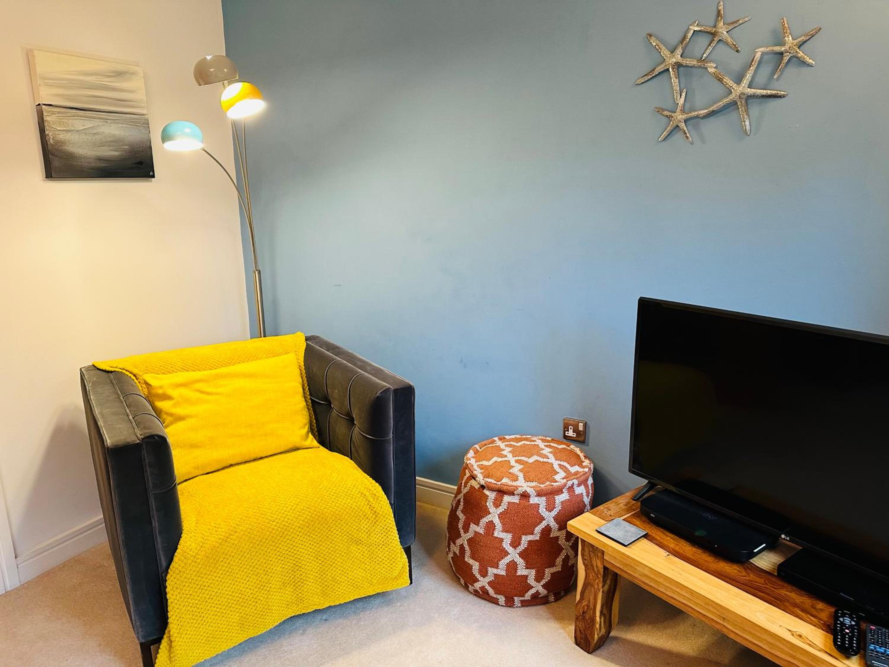 Starfish Cottage- private beach access- dog friendly view 3