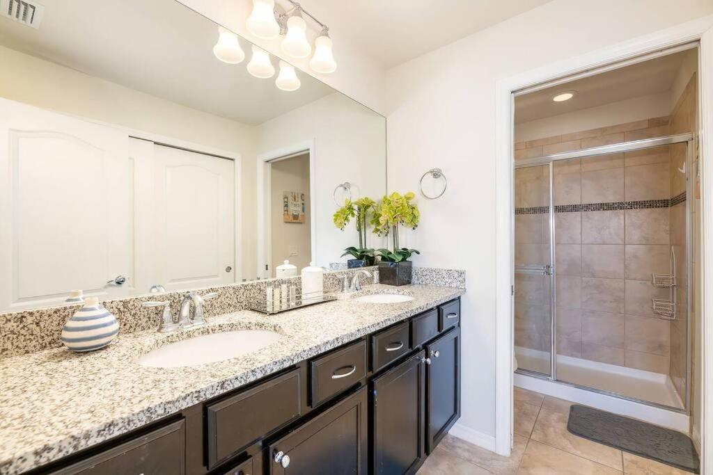 Stunning Disney Home w/Pool & Free Resort Access