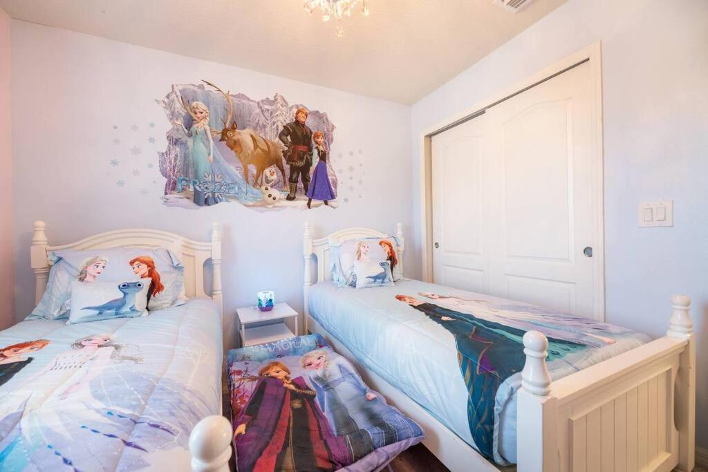 Stunning Disney Home w/Pool & Free Resort Access