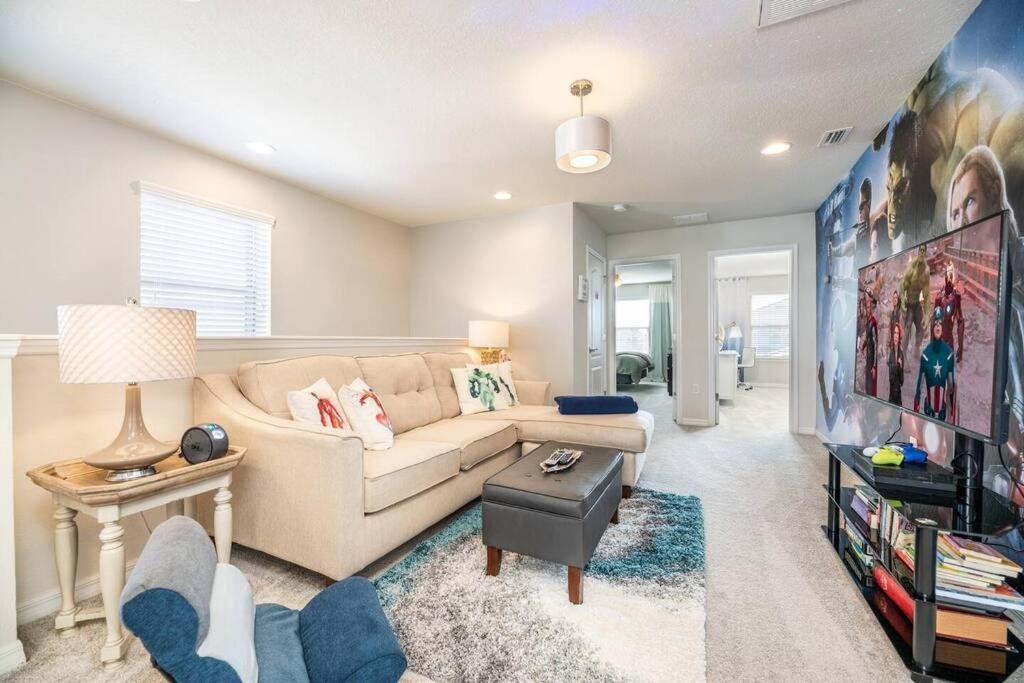 Stunning Disney Home w/Pool & Free Resort Access