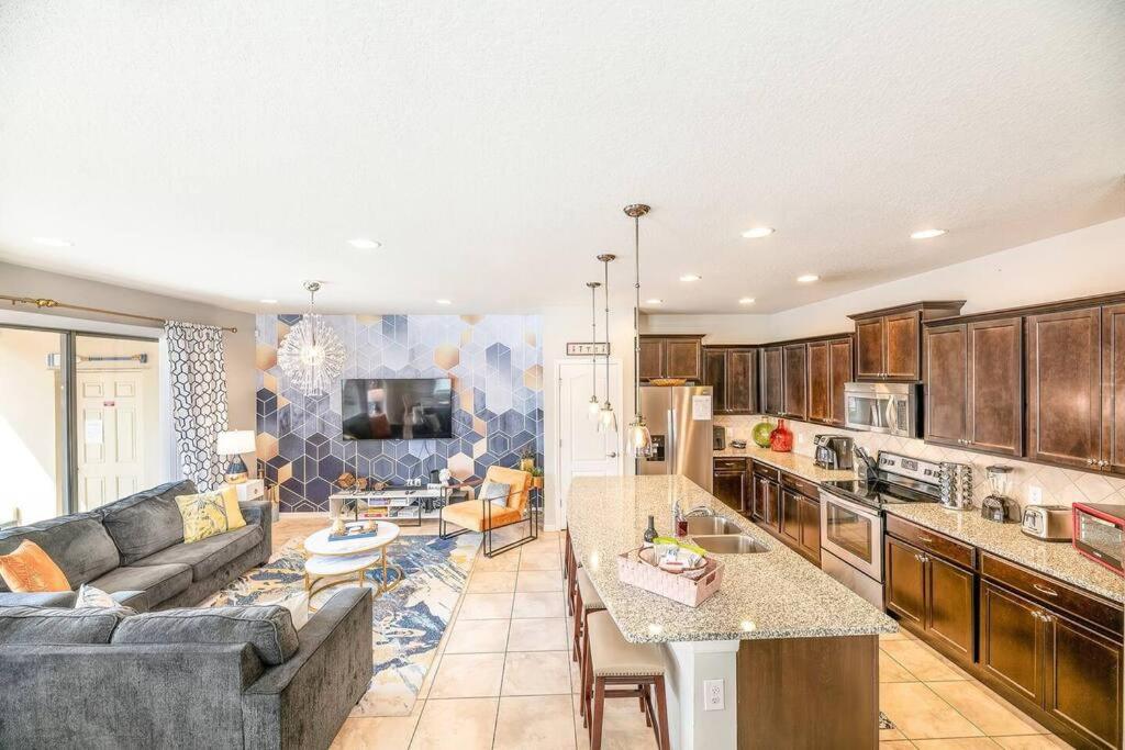 Stunning Disney Home w/Pool & Free Resort Access