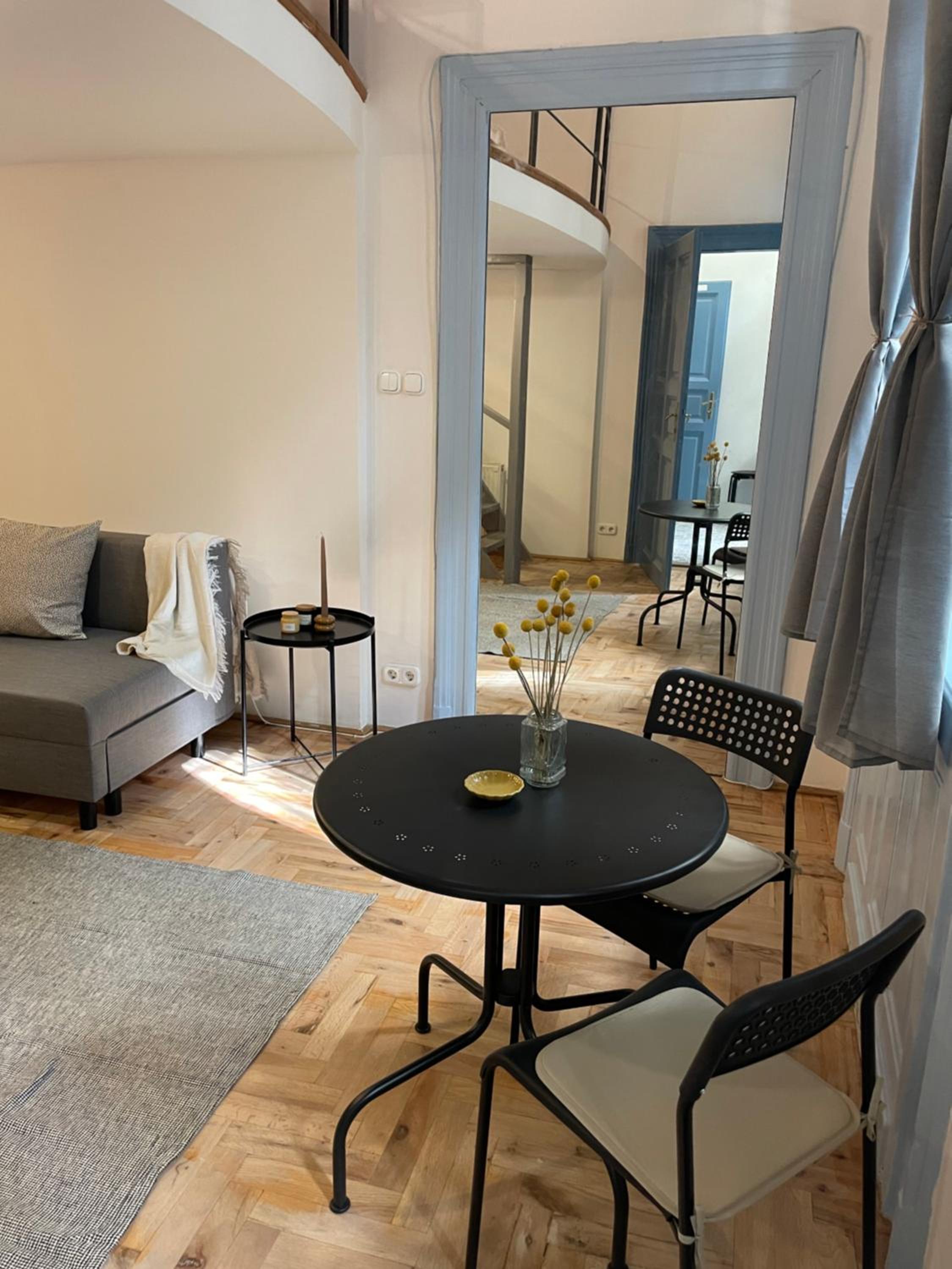 Blue Mirror Apartment