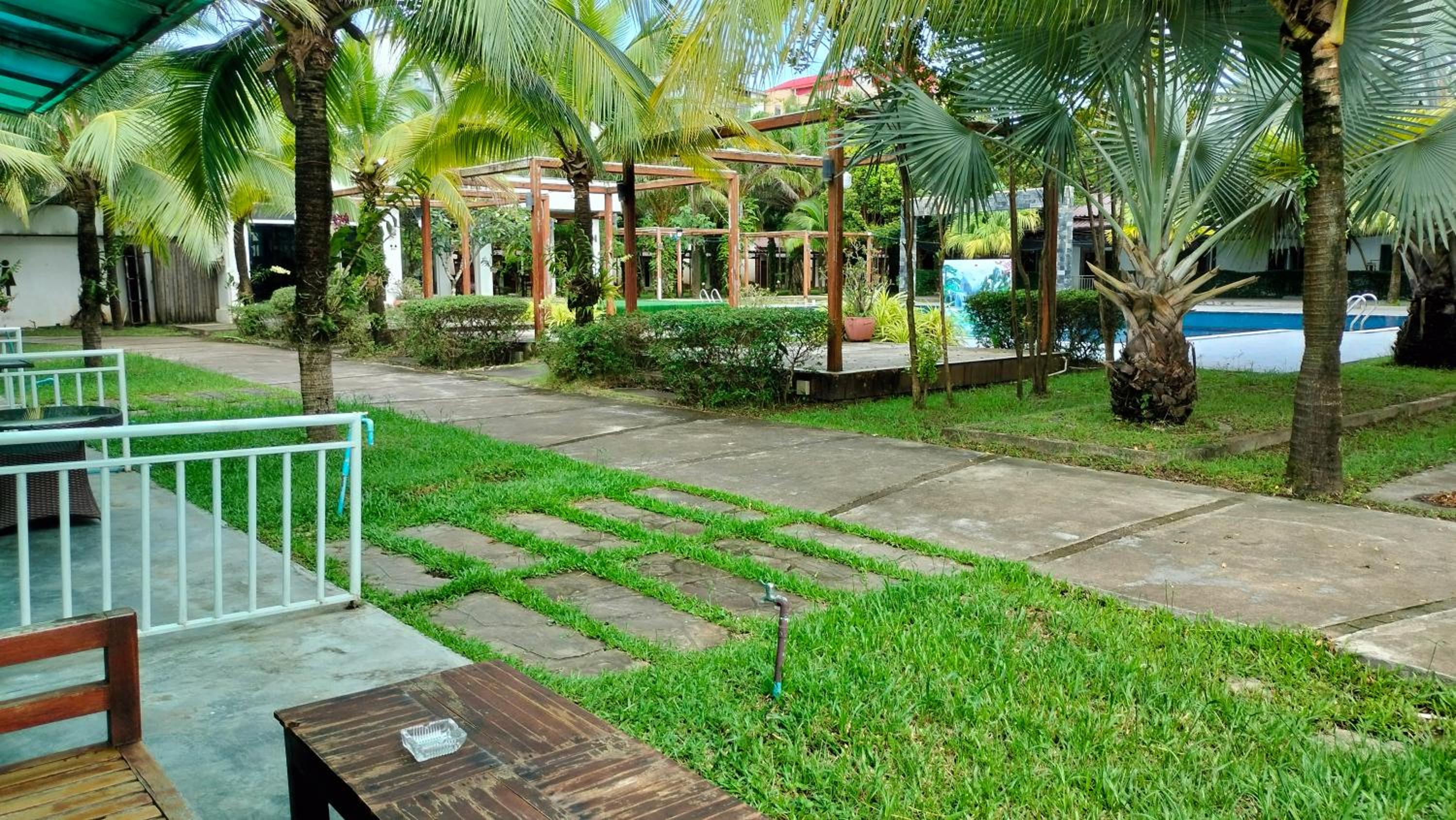 Twin Palms Resort
