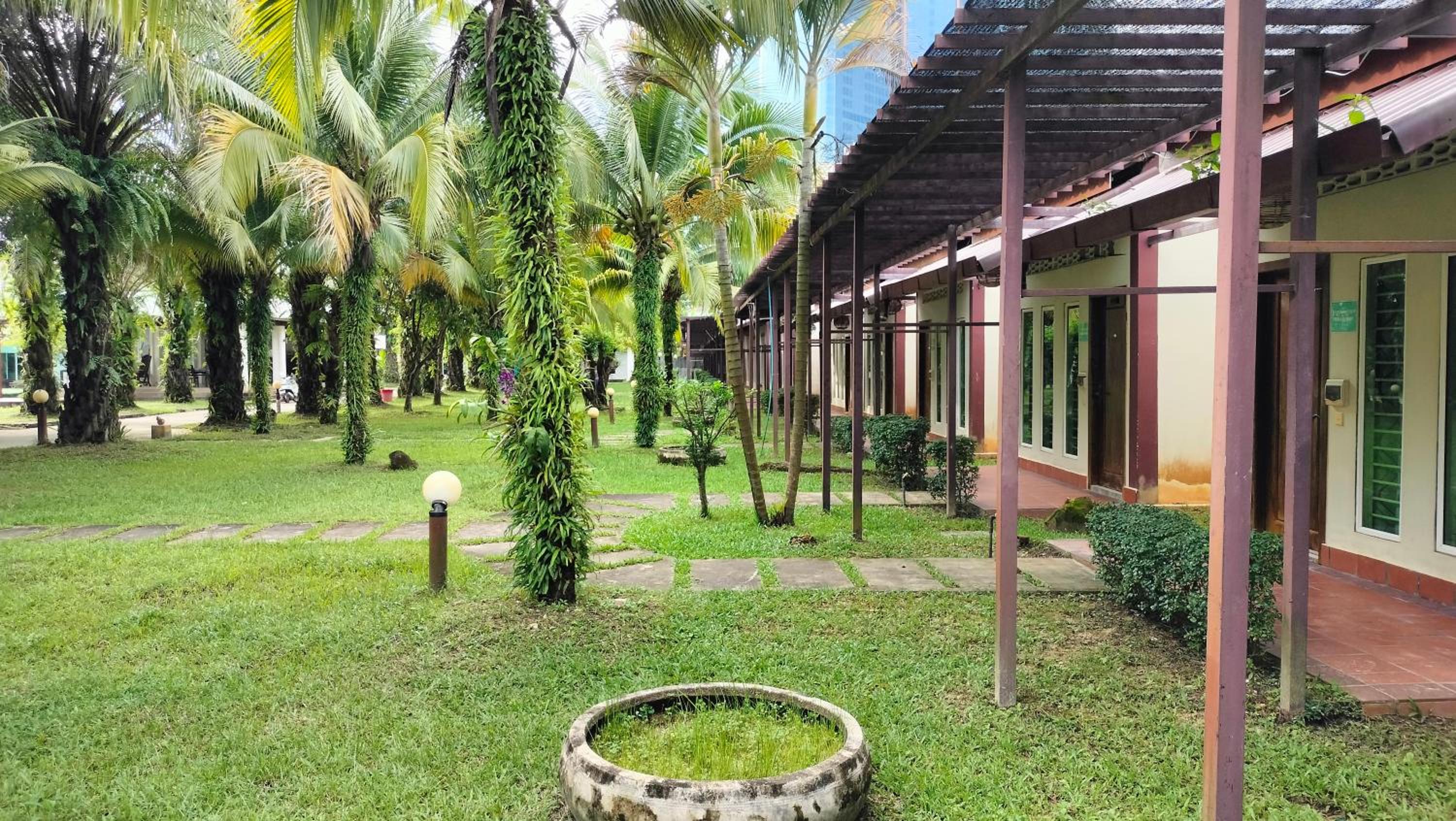 Twin Palms Resort