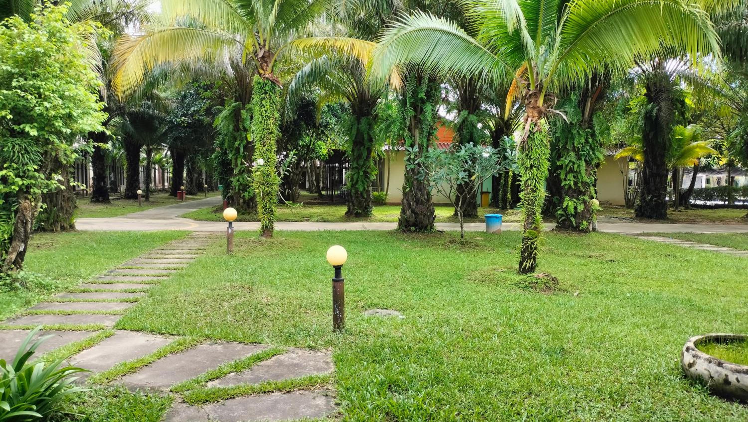Twin Palms Resort