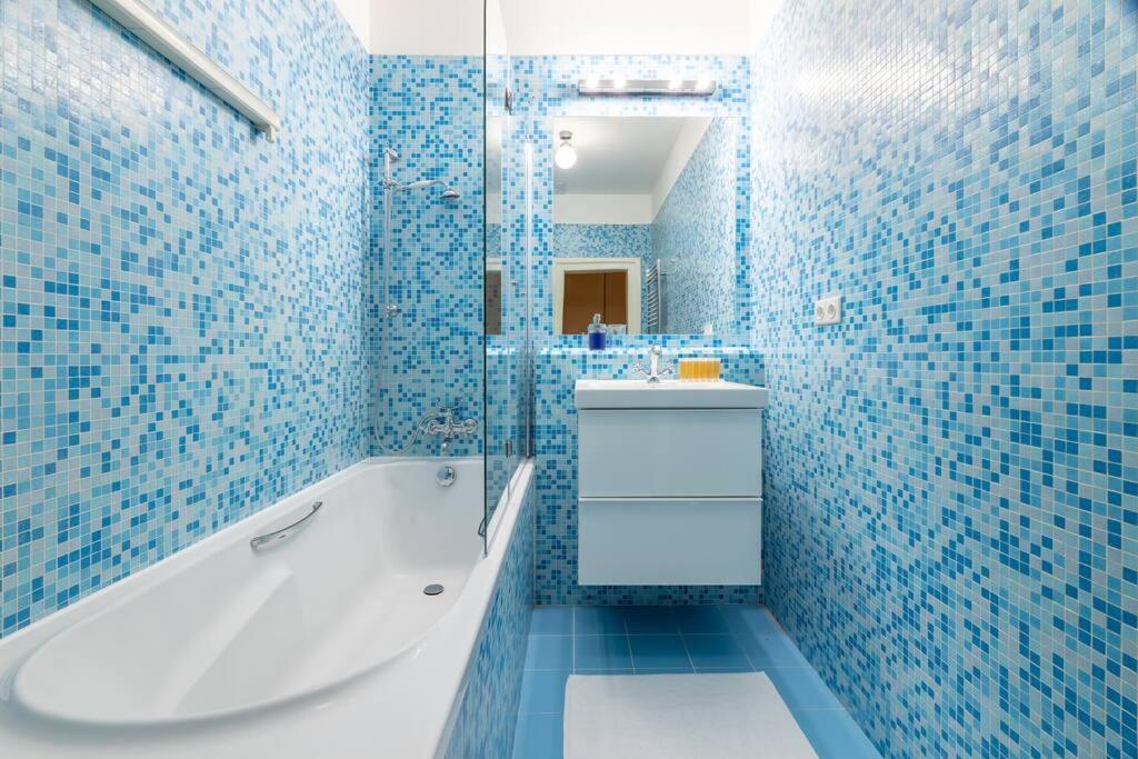 Charming 2BR Old Town Apt in Prime Location by EasyBNB Premium