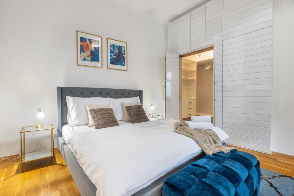 Charming 2BR Old Town Apt in Prime Location by EasyBNB Premium