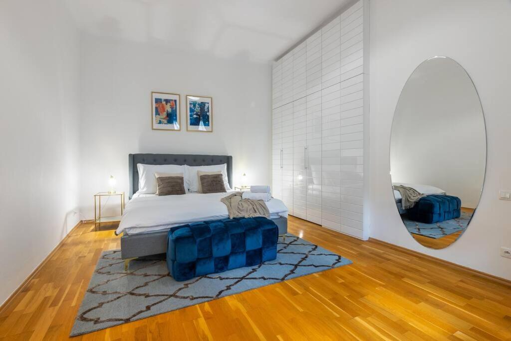 Charming 2BR Old Town Apt in Prime Location by EasyBNB Premium