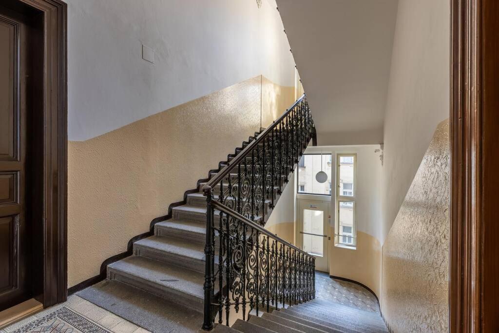 Charming 2BR Old Town Apt in Prime Location by EasyBNB Premium