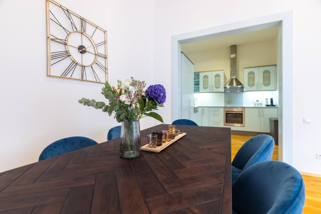 Charming 2BR Old Town Apt in Prime Location by EasyBNB Premium