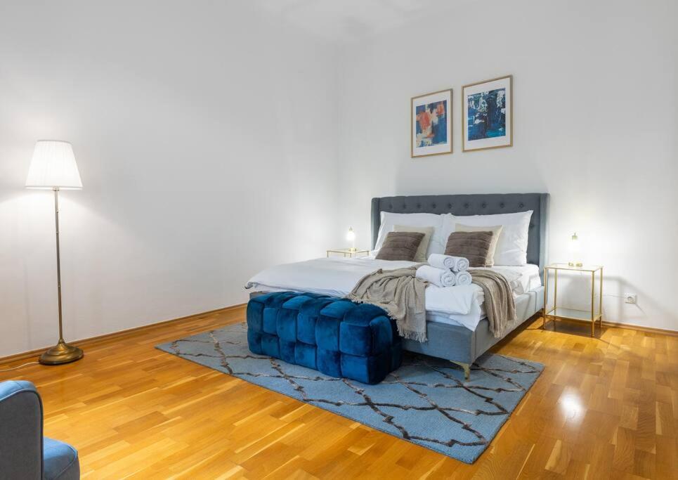 Charming 2BR Old Town Apt in Prime Location by EasyBNB Premium