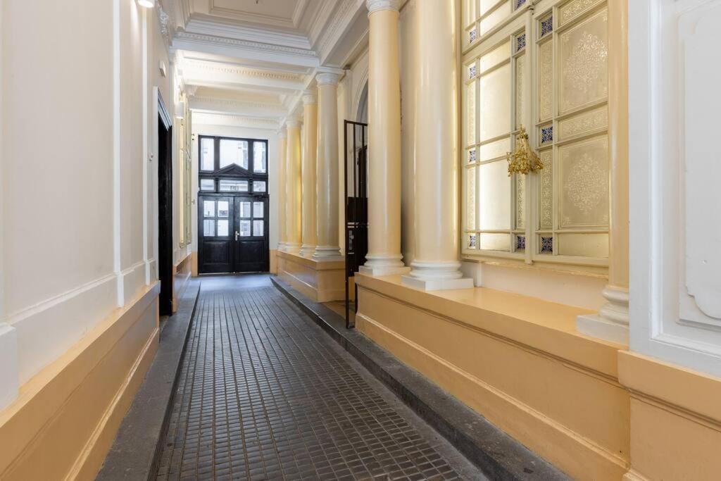 Charming 2BR Old Town Apt in Prime Location by EasyBNB Premium