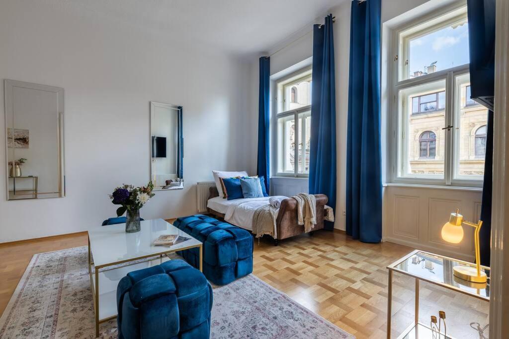 Charming 2BR Old Town Apt in Prime Location by EasyBNB Premium