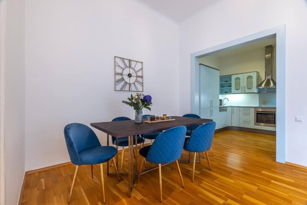 Charming 2BR Old Town Apt in Prime Location by EasyBNB Premium