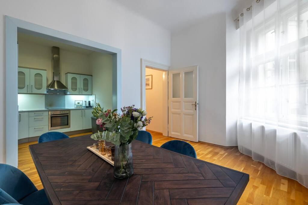 Charming 2BR Old Town Apt in Prime Location by EasyBNB Premium