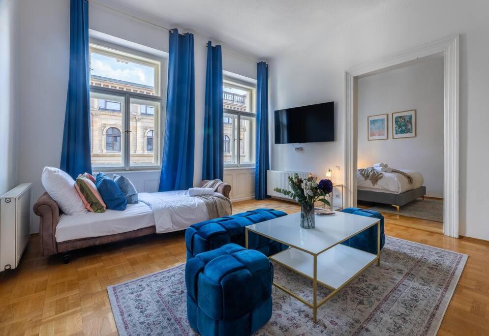 Charming 2BR Old Town Apt in Prime Location by EasyBNB Premium