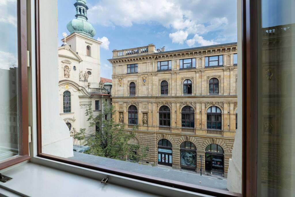 Charming 2BR Old Town Apt in Prime Location by EasyBNB Premium