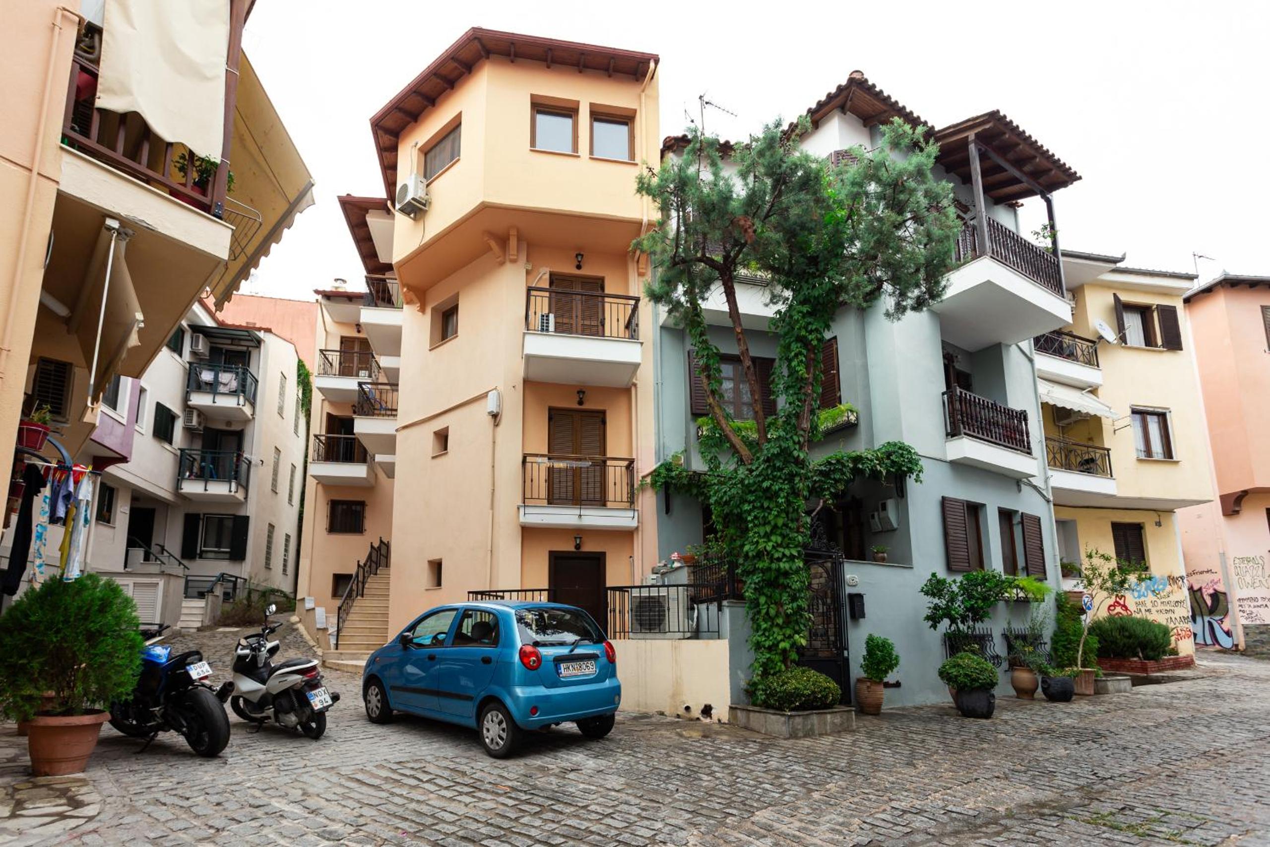Anopolh front apartment view 3