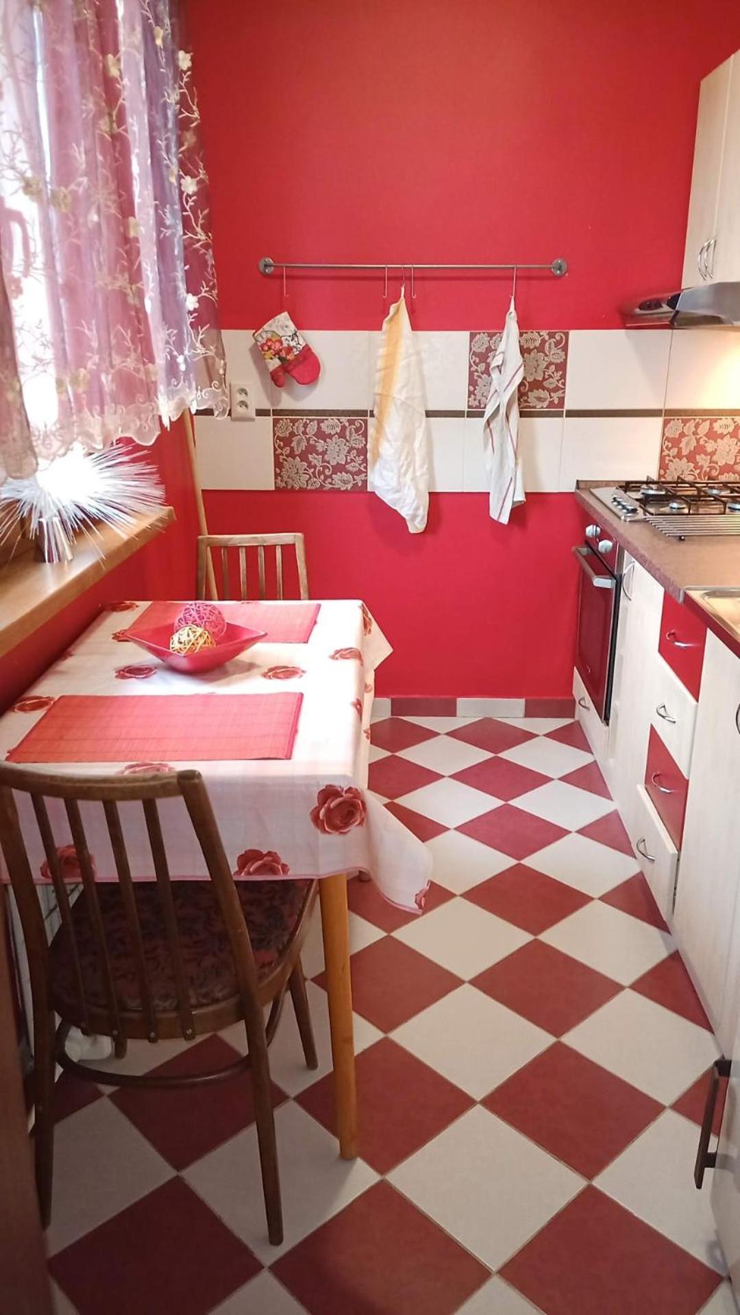 WOLF APARTMAN Luxusné ubytovanie s plnou výbavou s Bezplatným parkovaním SMART TV a Optickým Internetom Priamo v Považskej Bystrici Tichá lokalita s Všade  view 2
