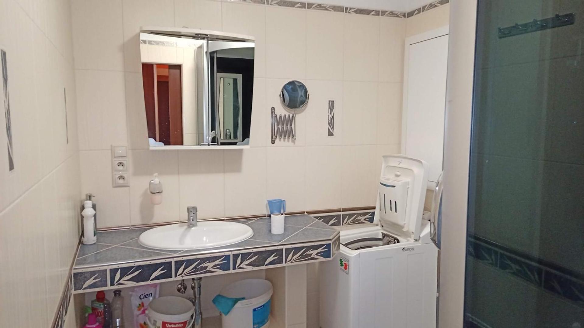 WOLF APARTMAN Luxusné ubytovanie s plnou výbavou s Bezplatným parkovaním SMART TV a Optickým Internetom Priamo v Považskej Bystrici Tichá lokalita s Všade  view 3