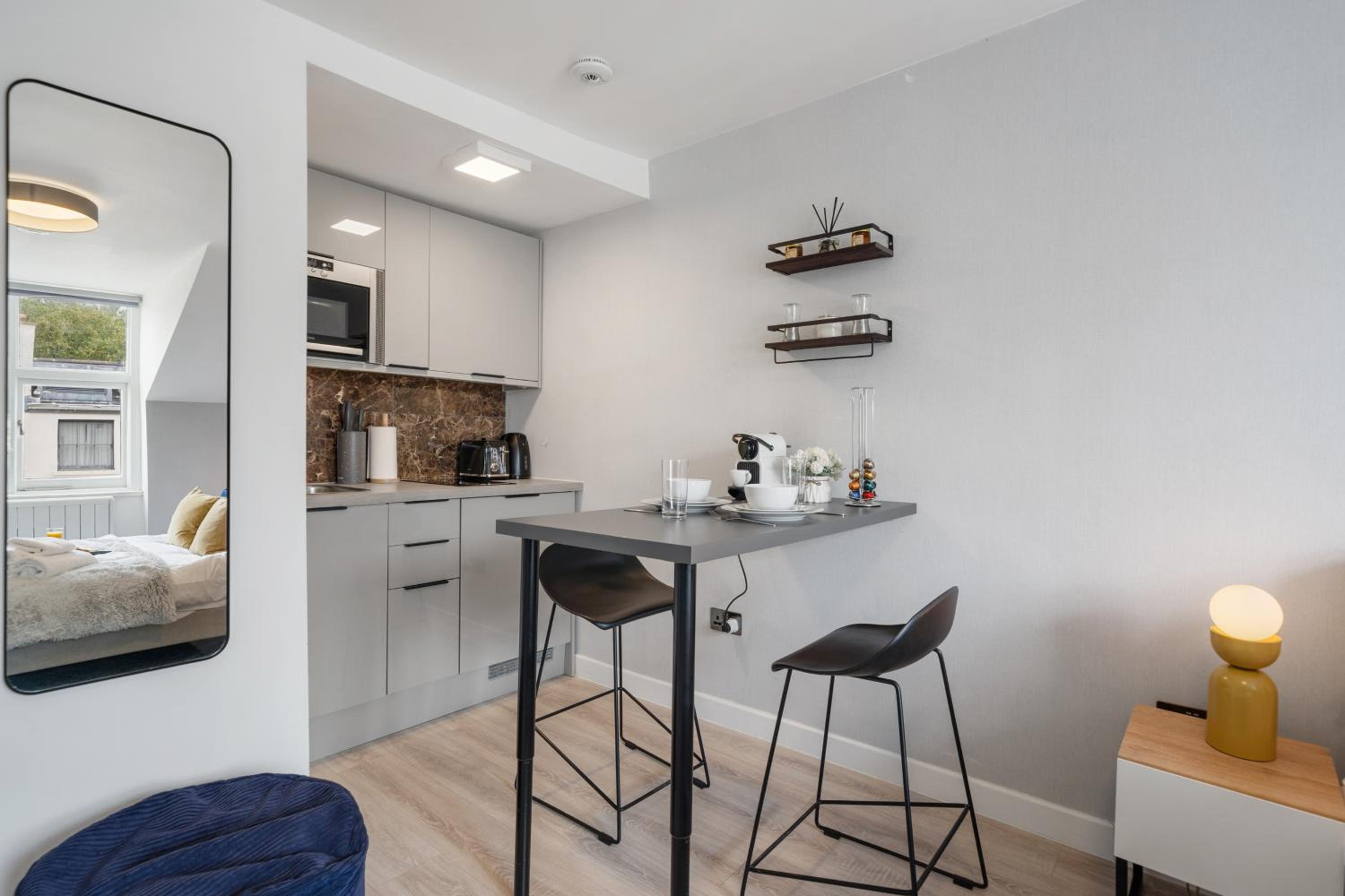 Cozy & Welcoming Studio Apartments in Premium Hyde Park Location