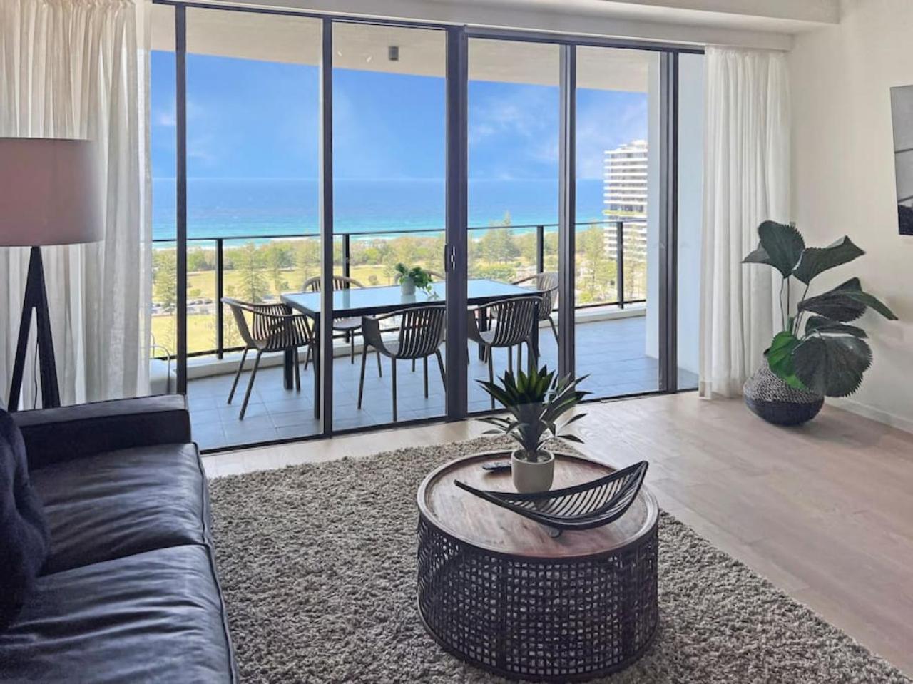 Incredible ocean views 3 Bed 18th floor
