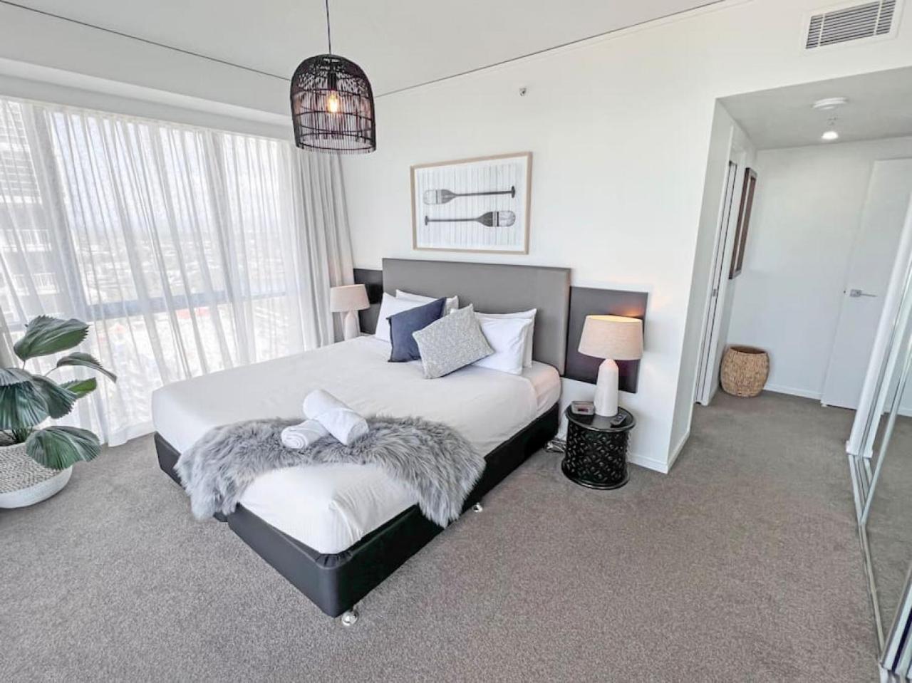 Incredible ocean views 3 Bed 18th floor