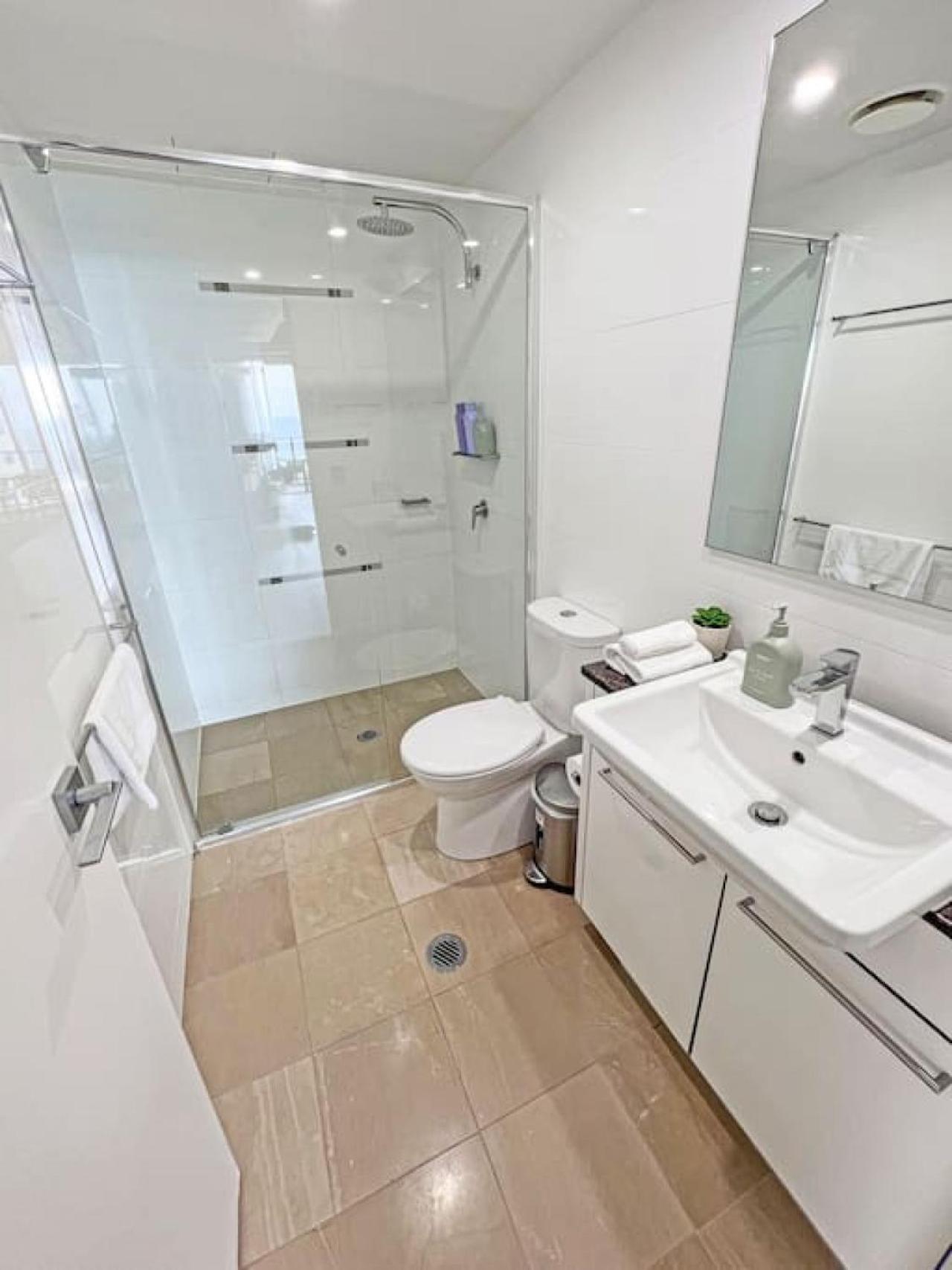Incredible ocean views 3 Bed 18th floor