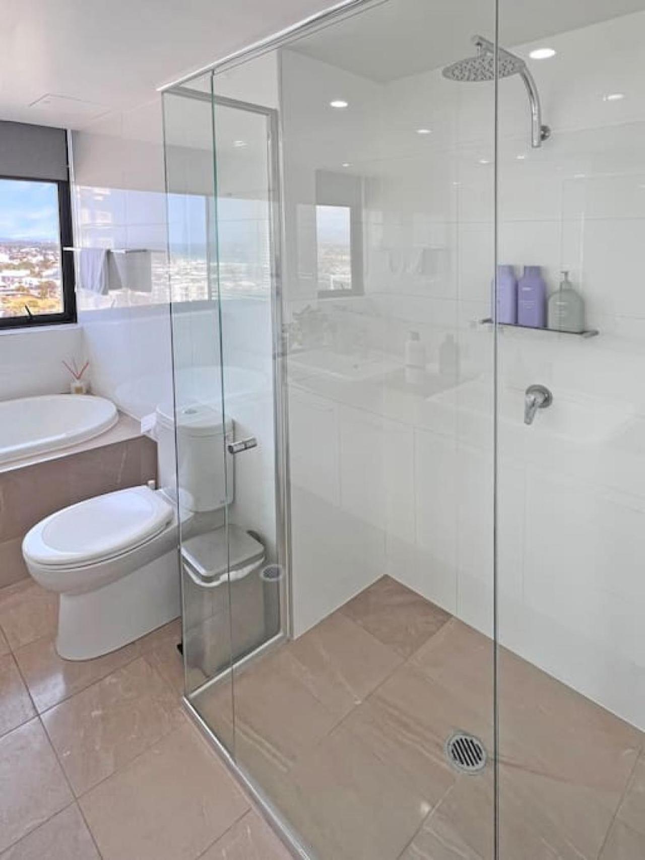 Incredible ocean views 3 Bed 18th floor