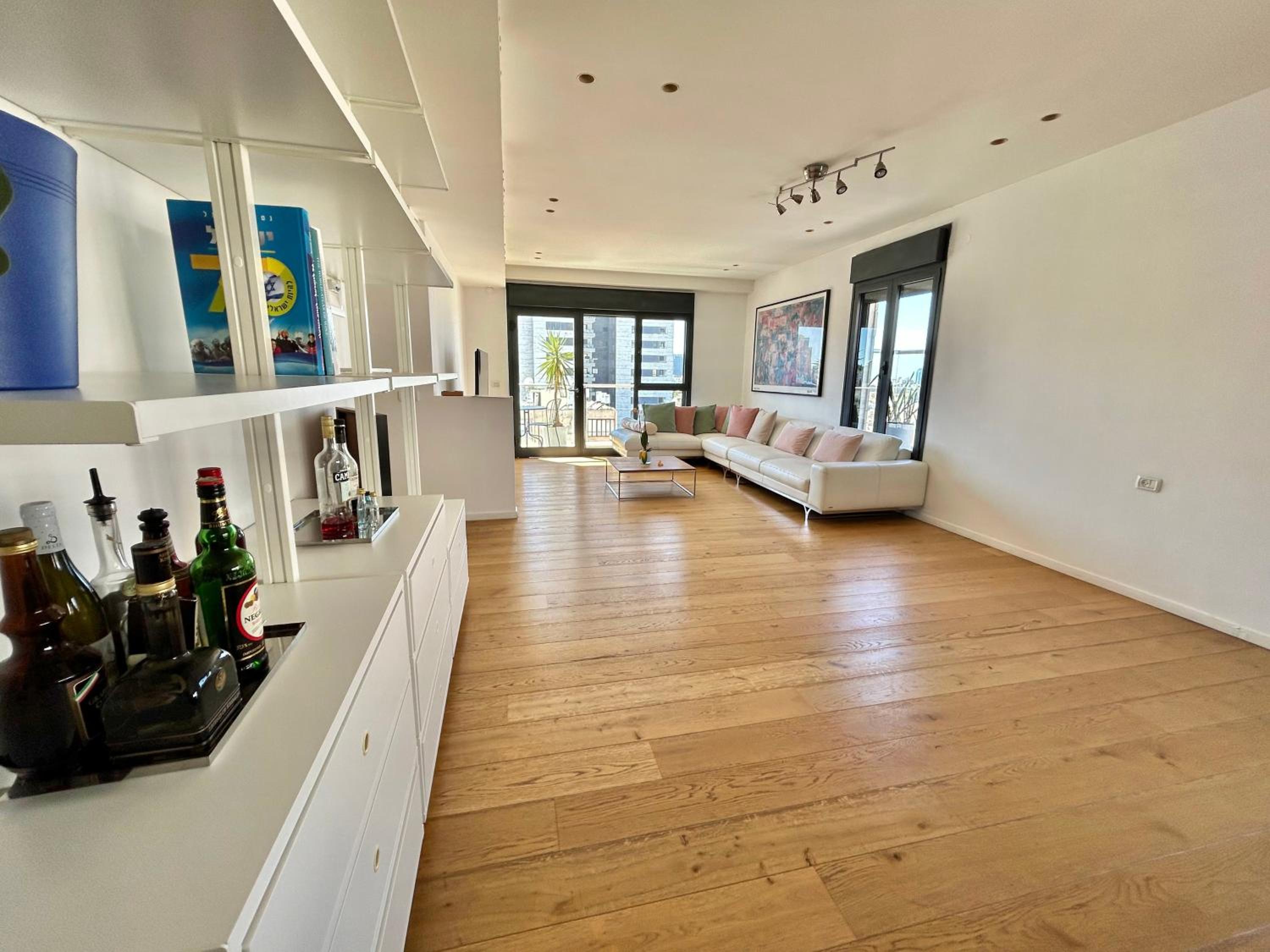 Beautiful 2BR In Ramat Gan view 3