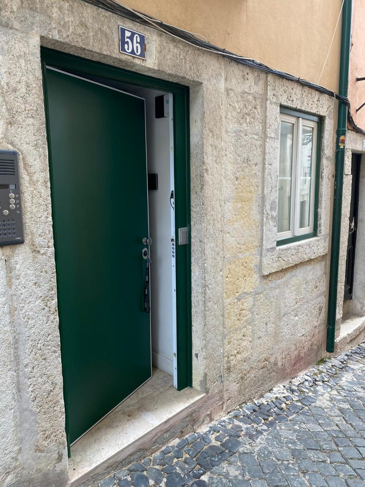 Alfama Fado Studio