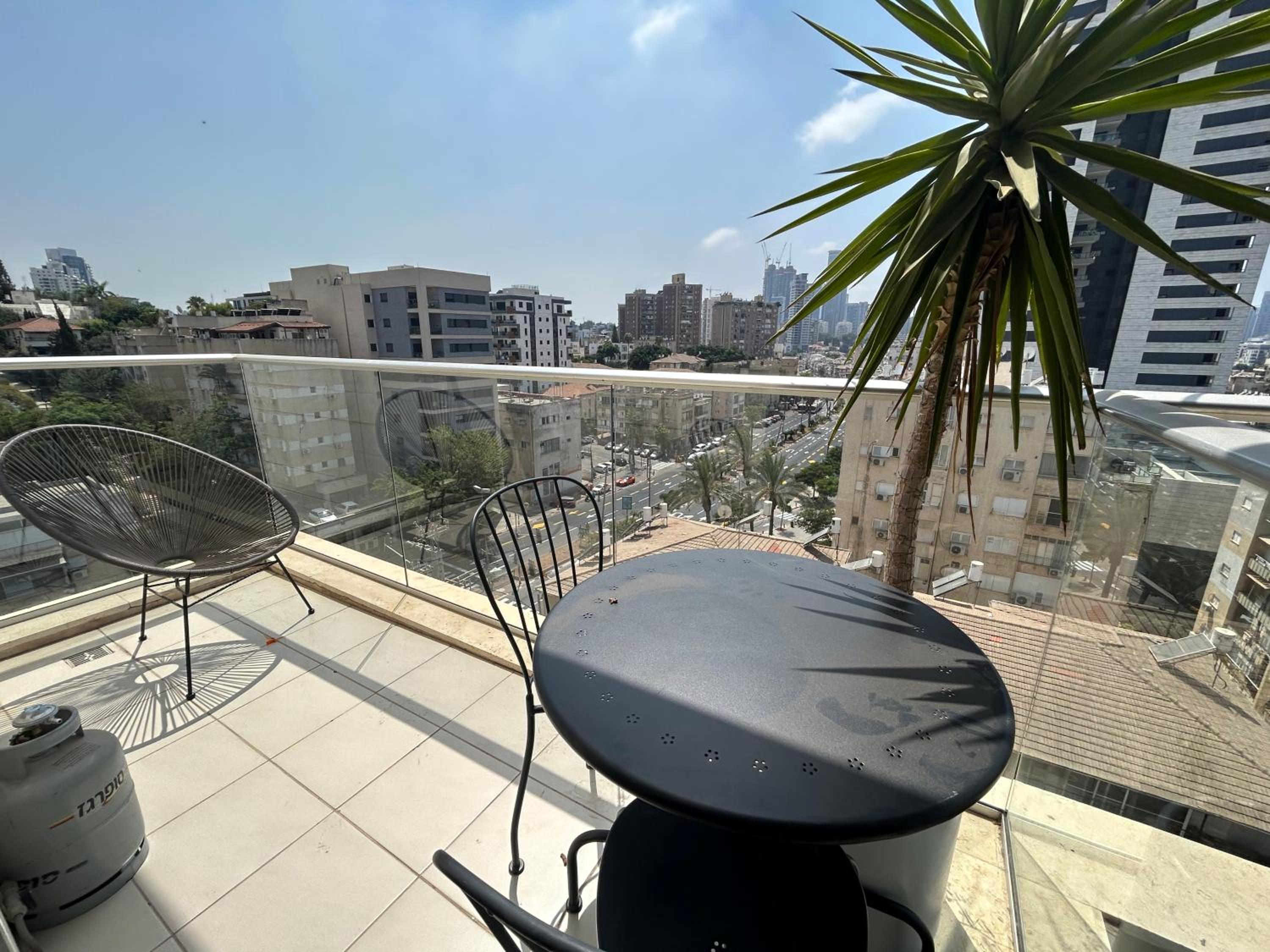 Beautiful 2BR In Ramat Gan view 4