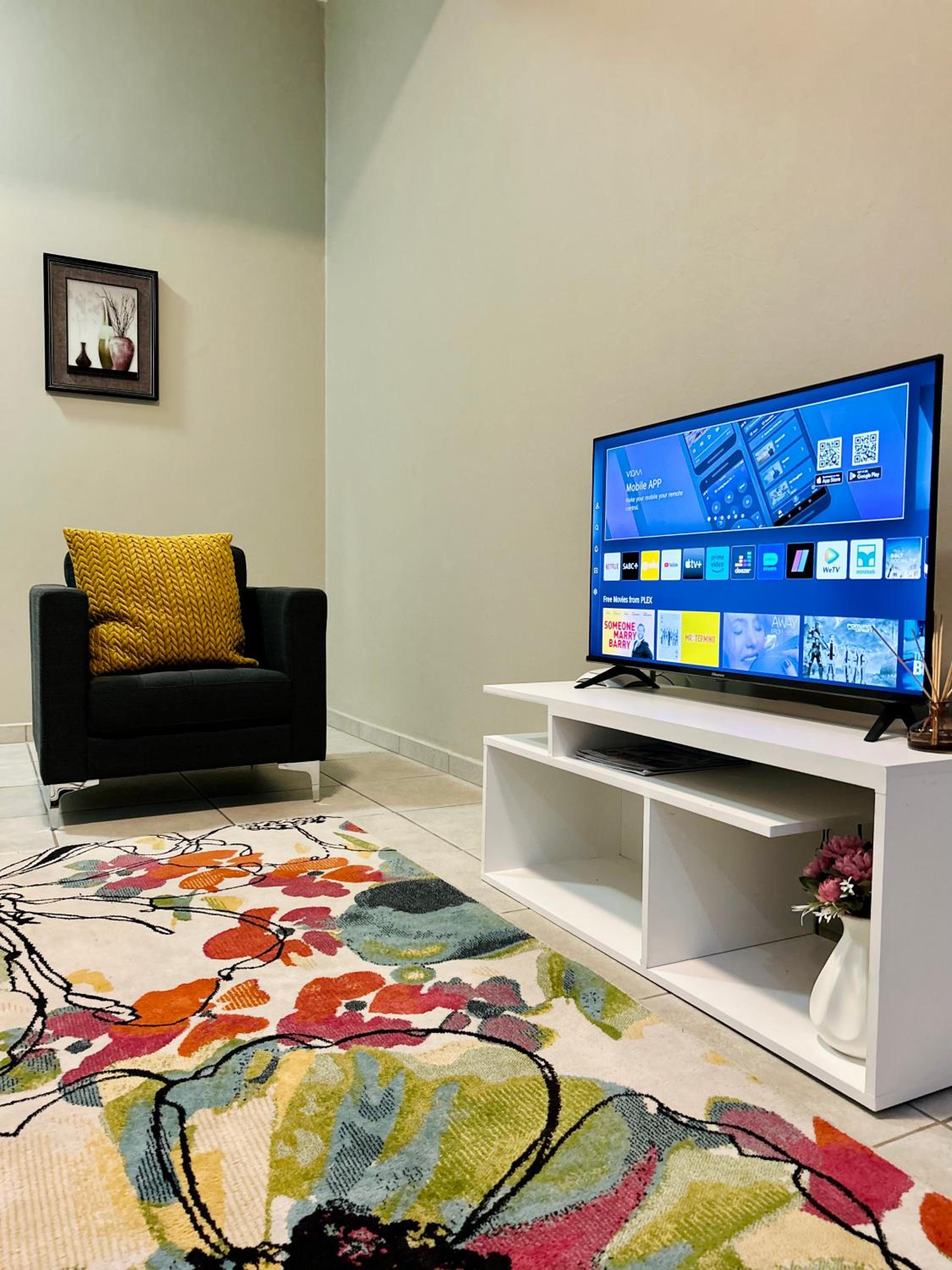 Neat and cozy apartment in central Rosebank with unlimited Wi-Fi and backup power