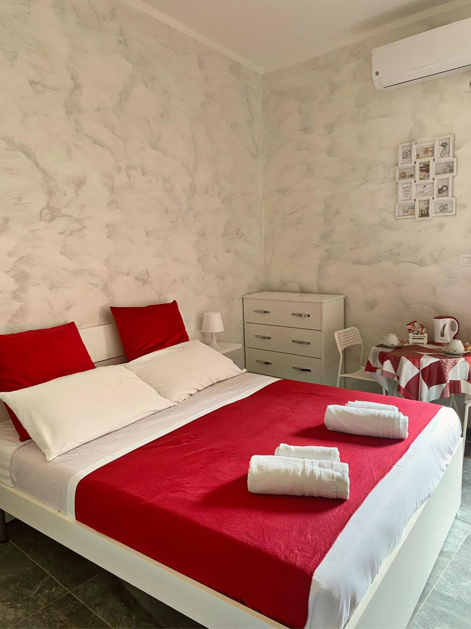CLALE ROOMS