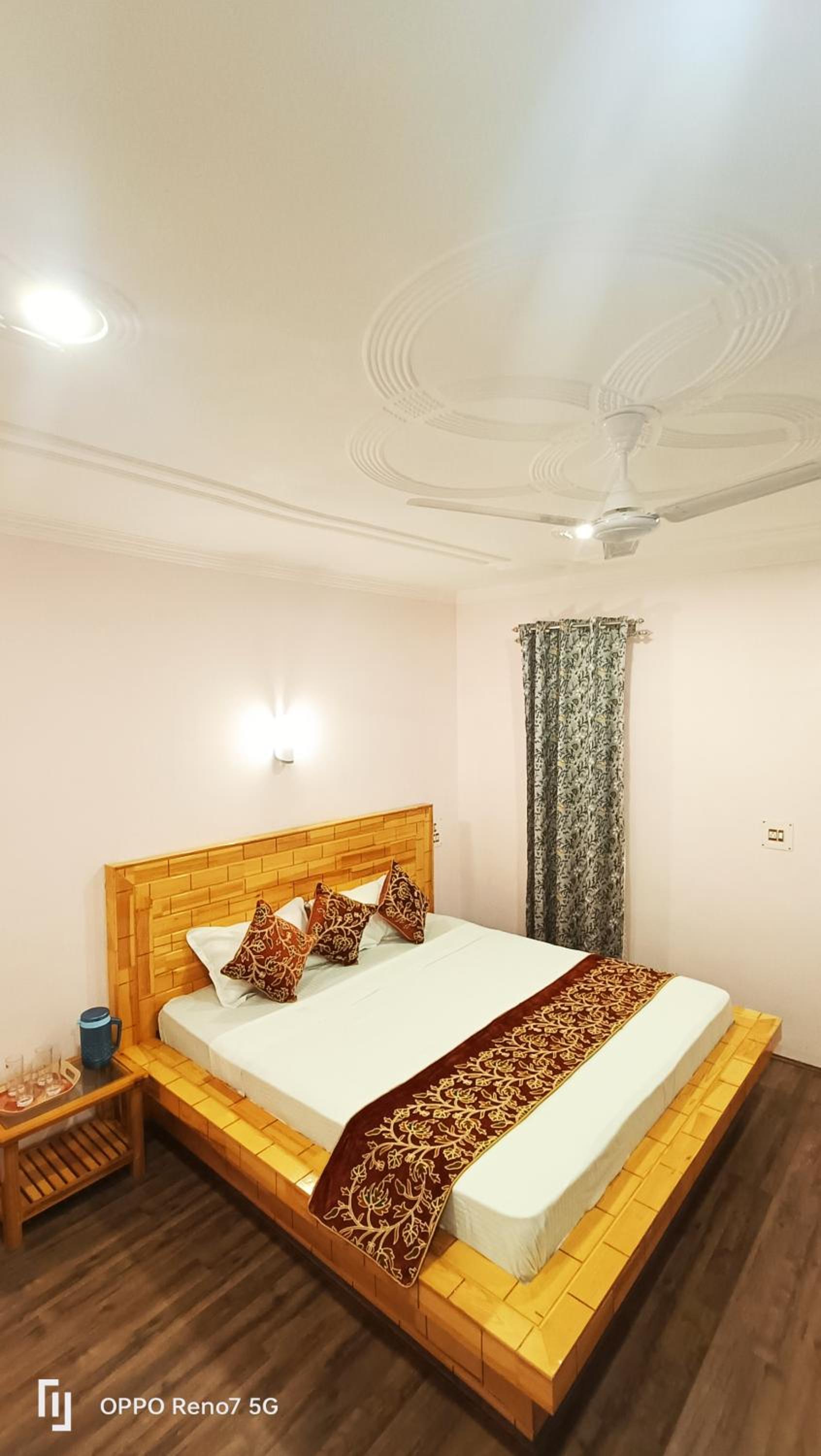 Moonshine Homestay Kashmir view 4